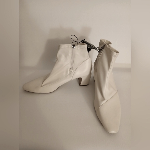 Forever 21 Shoes - Women's Forever 21 ivory faux leather muss calf length boot Sz8M side zip